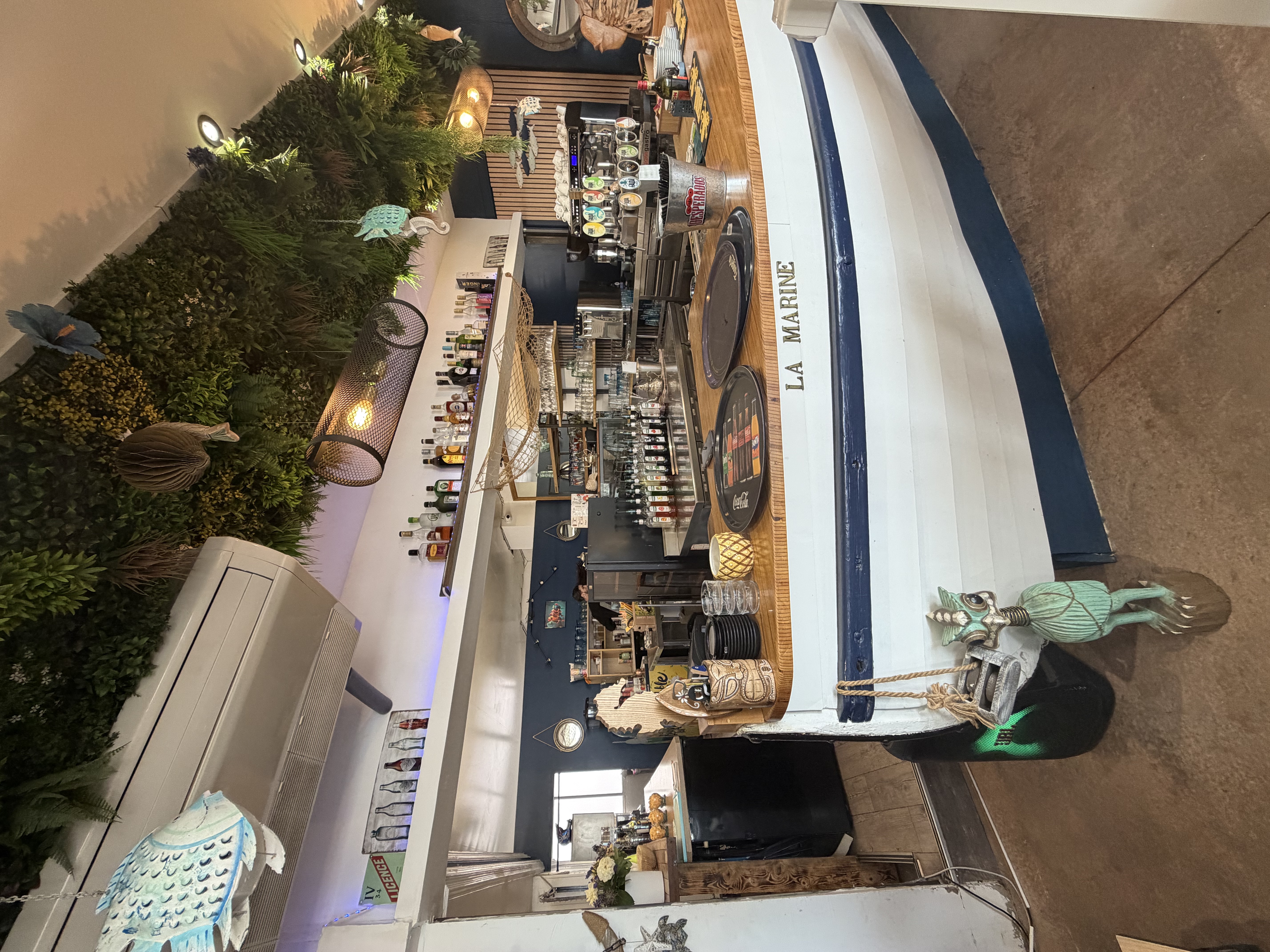 Le bar-bateau de La Marine